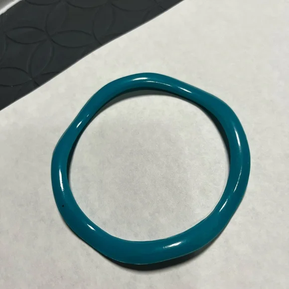 Vintage- 9 Colorful Women’s Plastic Wavy Bracelets - Picture 6 of 8